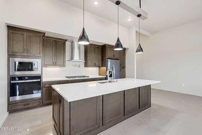 Building Photo - 828 Eltham Dr