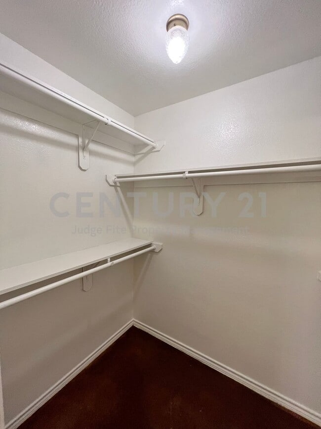 Building Photo - 120 Sunburst Ct