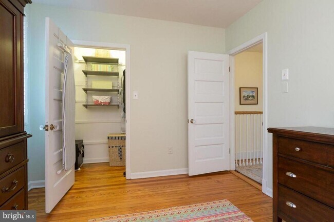 Building Photo - Rare Georgetown Townouse with private yard - 1 block from Rose Park / M St