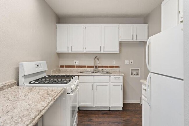 Building Photo - 2800 Vail Ave SE, Albuquerque, NM 87106, USA