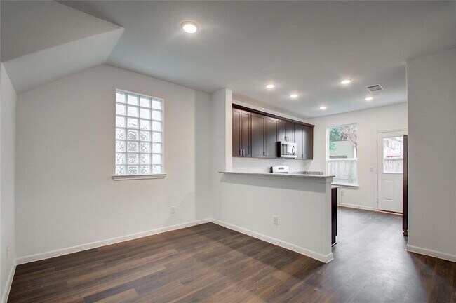 Building Photo - 10123 Clearwick St
