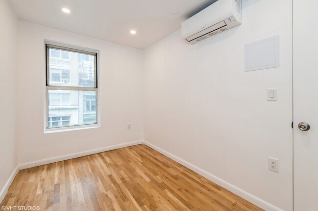 Building Photo - 34 E 20th St
