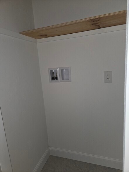 Building Photo - 49 Woodcliff St