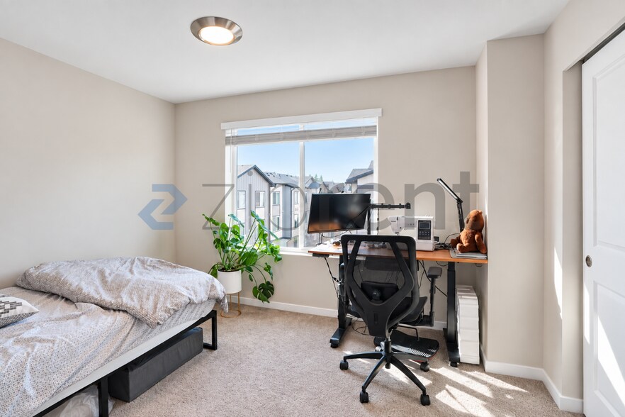 Building Photo - Unit G