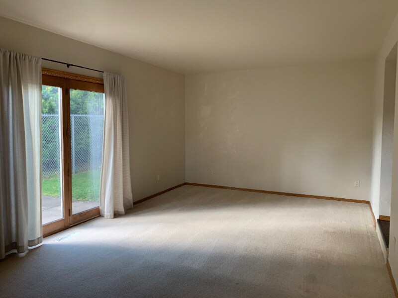 Building Photo - 2216 Woodrow Way