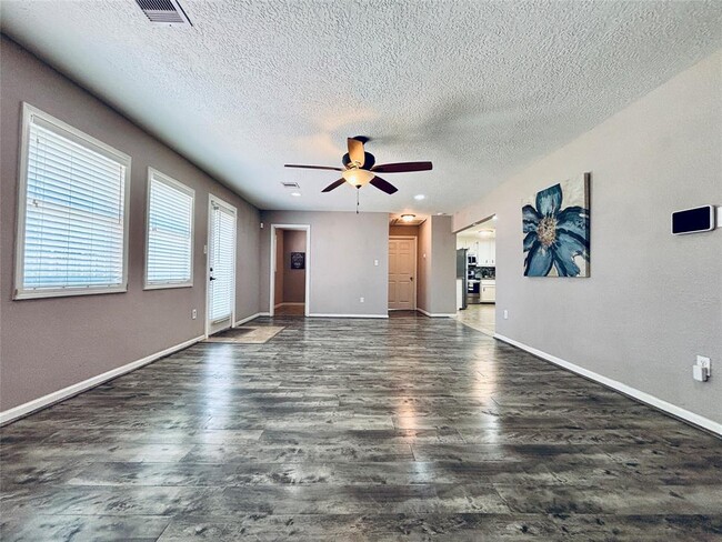 Building Photo - 2413 Kingsdale Dr