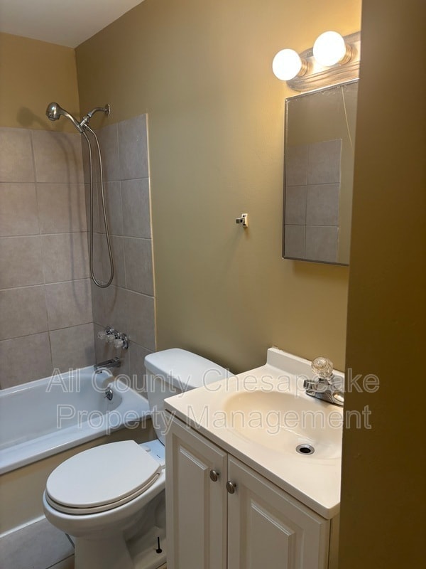 Building Photo - 2825 Eastshire Dr