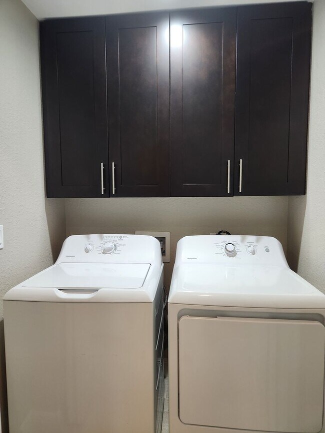 Building Photo - Duplex for rent