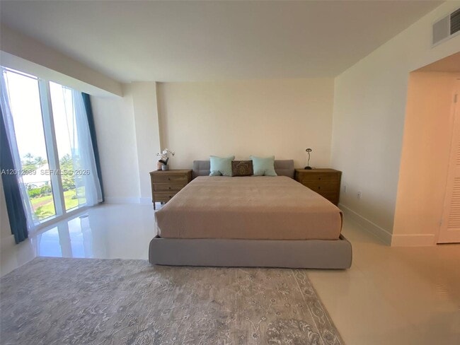 Building Photo - 10275 Collins Ave