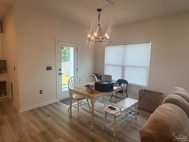 Building Photo - 6630 Sun Tree Cir