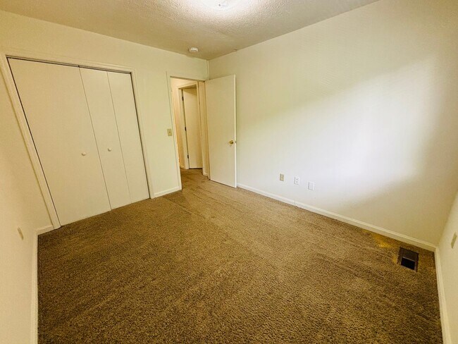 Building Photo - 953 Lora Ln