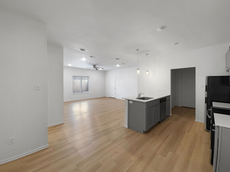 Building Photo - 5701 Kemper St