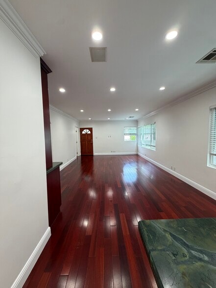 Building Photo - 10394 Almayo Ave