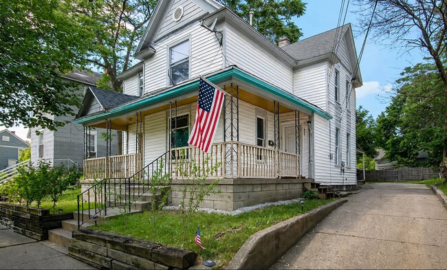 Building Photo - 811 Park St SW