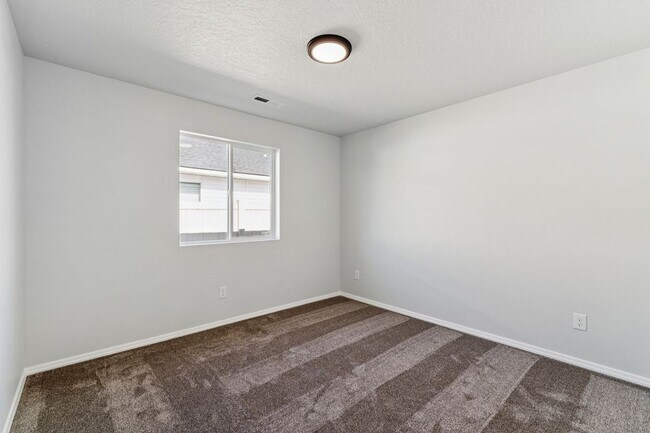 Building Photo - Brand New 4 Bed 2 Bath Home Located in Caldwell