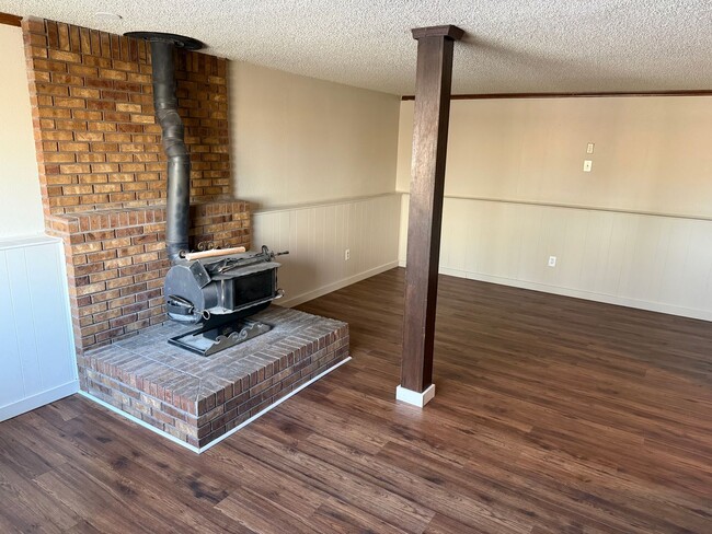 Building Photo - Welcome to Grandview Estates!