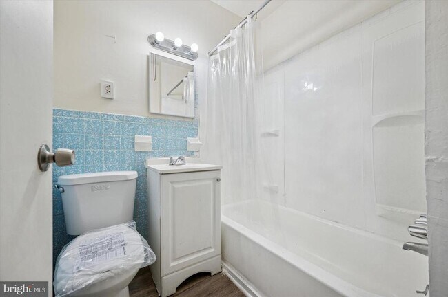 Building Photo - 5427 Delancey St