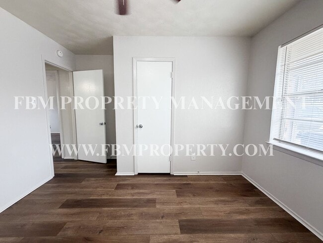 Building Photo - Preston-Gilmer Apartments, Unit 7 - Cozy 2 Bedroom, 1 Bathroom home in Ennis, Tx!