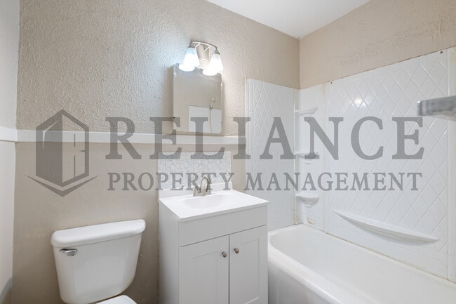 Building Photo - 2640 E Grail St