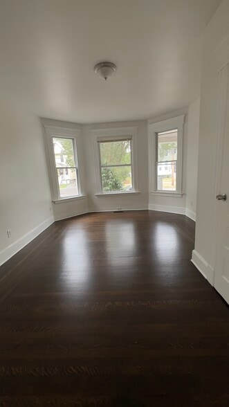 Building Photo - 879 Elm St