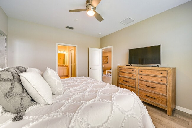 Building Photo - 9413 Terresina Dr