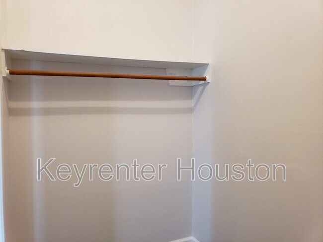 Building Photo - 6750 Sands Point Dr