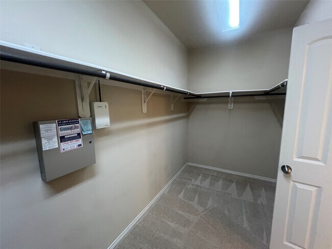 Building Photo - 2911 Meadows Pond Ln
