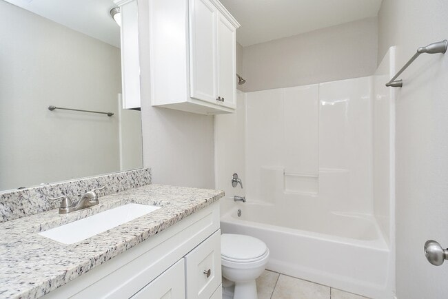 Building Photo - 946 Oak Falls Dr