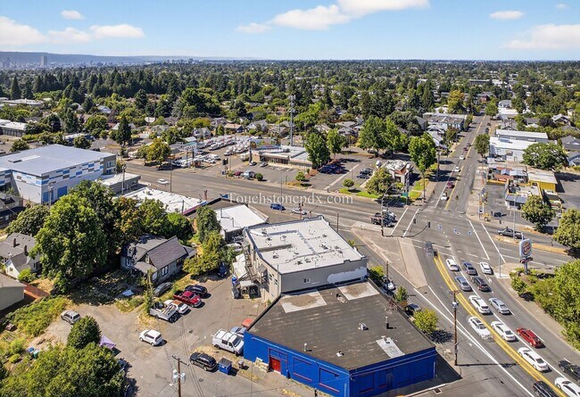 Building Photo - 4938 SE Foster Rd