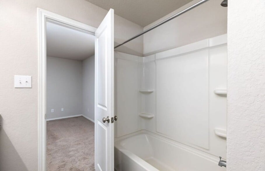 Building Photo - 5910 Lady Ln