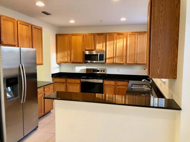 Building Photo - 609 Amador Ln