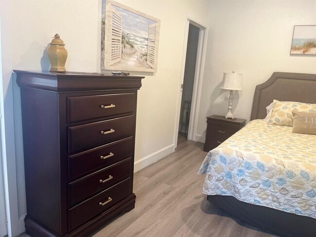 Building Photo - 320 Orange Ave