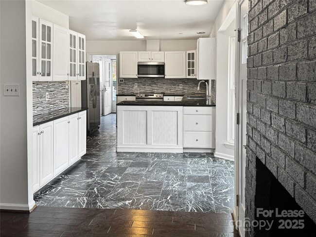 Building Photo - 8509 Golf Ridge Dr