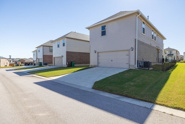 Building Photo - Beautiful Northfields Home | Quartz Counters, Open Floor Plan & Appliances Included
