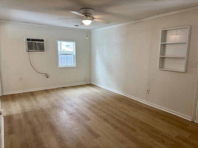 Building Photo - 44 Warrington Ave