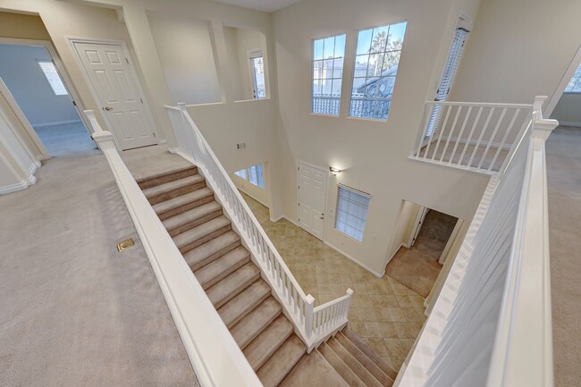 Building Photo - 5 Bedroom Corner Lot Home in Gated Community!