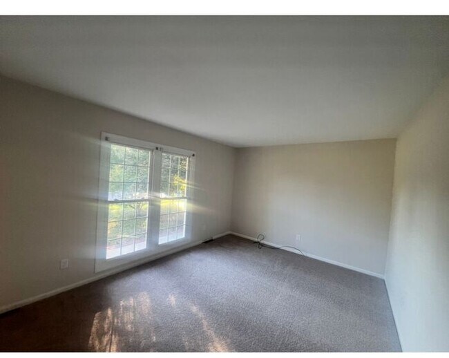 Building Photo - Brick one level home, Live Oak Tree, 3-4 bedrooms, fenced yard, deck.