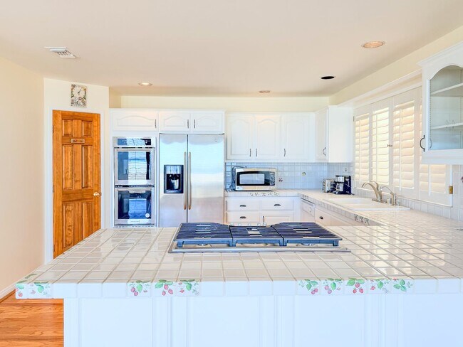 Building Photo - Stunning Oceanfront 3 Bed 3 Bed | Hollywoo...