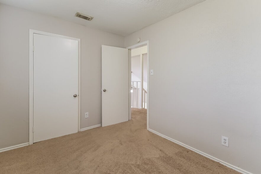 Building Photo - 16111 Rosenridge Dr