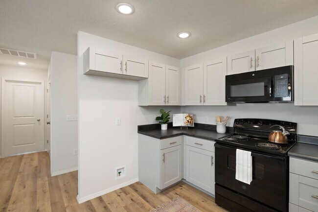 Building Photo - Newly built 3 bedroom duplex-Westbury Gardens!