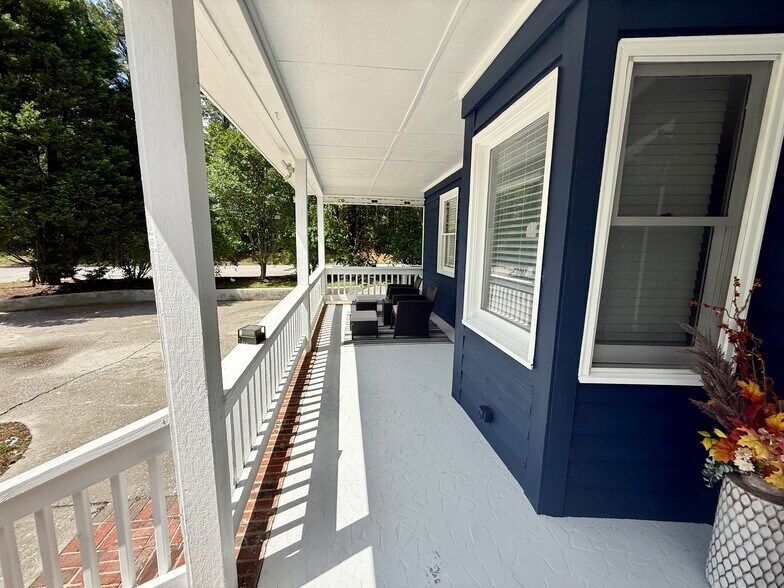 Building Photo - 160 Whitwood Cir