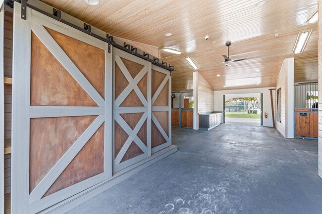 Building Photo - 13155 Southfields Rd