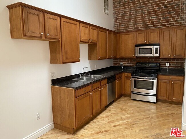 Building Photo - 726 S Santa Fe Ave