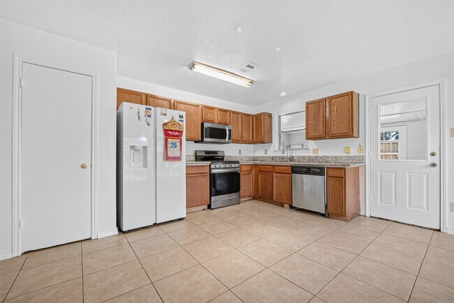 Building Photo - 6510 Grand Haven Dr