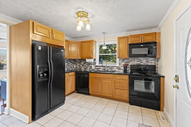 Building Photo - UNFURNISHED cozy private 2-bedroom, 2-bathroom home nestled in Winston-Salem