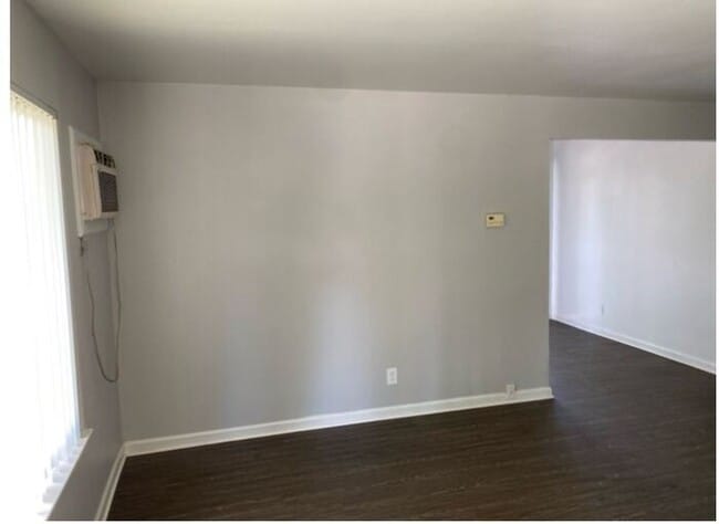 Building Photo - Charming 2 bedroom 1 Bath Duplex ***READY FOR MOVE-IN*** Half Off One Month's Rent Special!!!