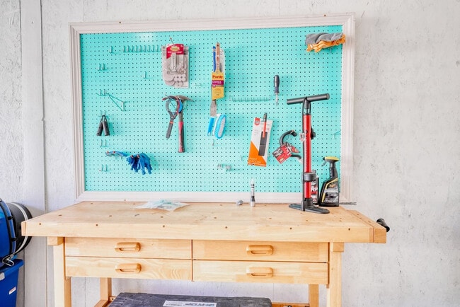 Building Photo - 1308 SE E St