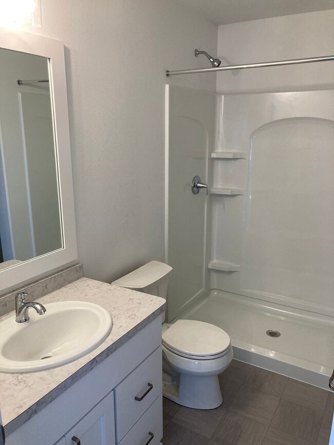 Building Photo - 4 Bed 3 Bath Single Family Home