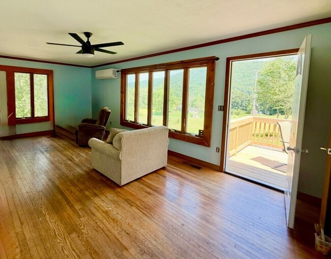 Building Photo - Beautiful Single-Family 3-Bedroom Home