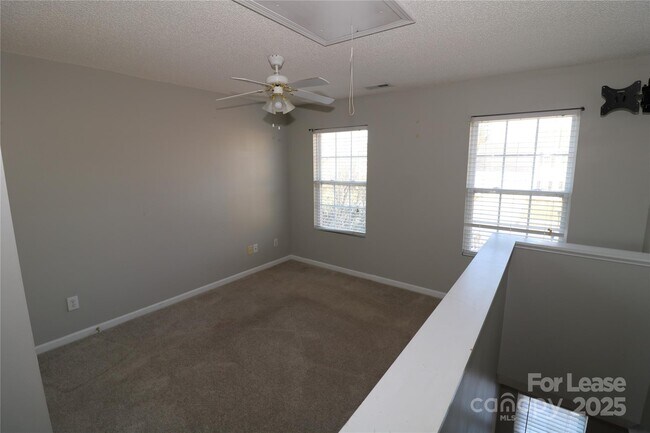 Building Photo - 1001 Boulder Dr